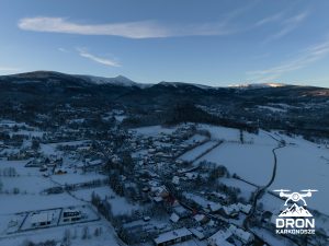 Śnieżka i ścięgny z drona