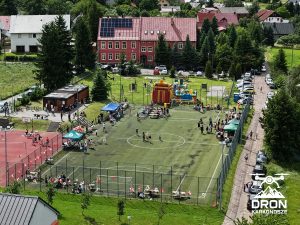 festyn szkoła ścięgny dron