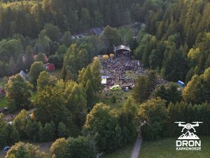 gitarą i koncert borowice z drona 4