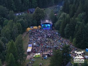 gitarą i koncert borowice z drona